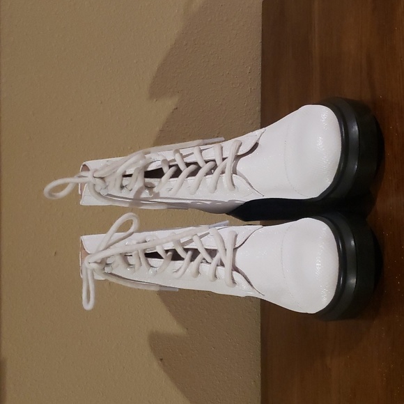 Stuart boots - Picture 4 of 9